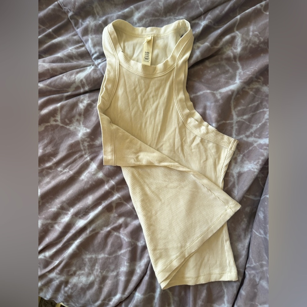 SKIMS Cream Ribbed Racerback Tank Top - Picture 7 of 7